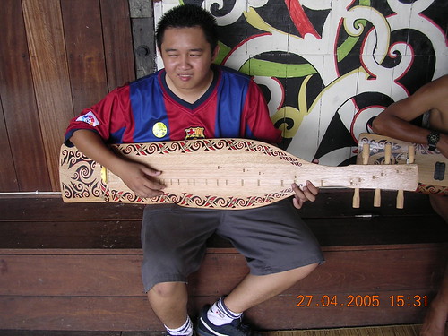 Cibol playing the sape
