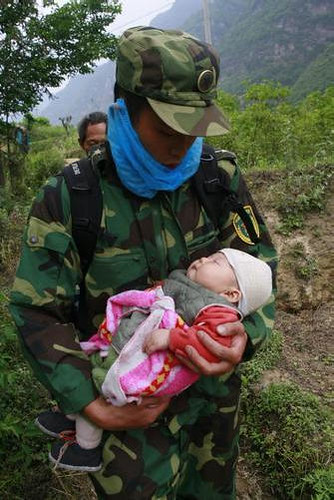 Historical Sichuan earthquake image accompanying the quoted message