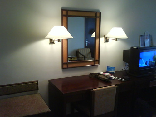 Holiday Inn room snapshot 3