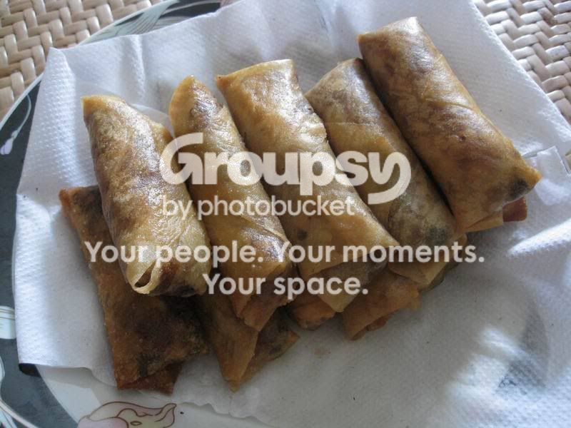 Fried popiah draining on paper towels
