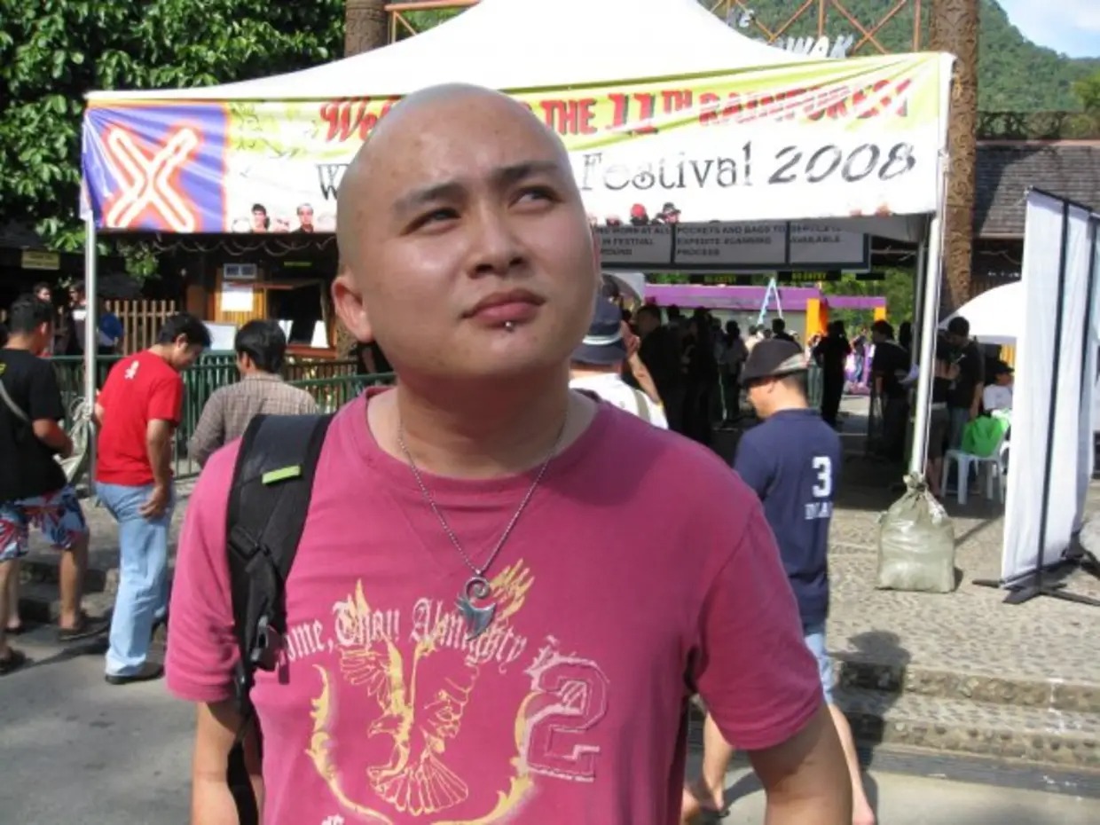 Solo photo at the RWMF 2008 entrance